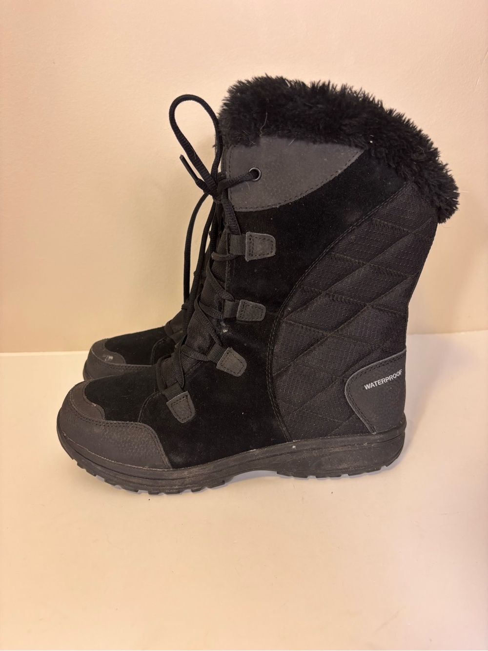 Columbia Black Waterproof Lace-Up Winter Boots with Faux Fur Collar Women’s 9